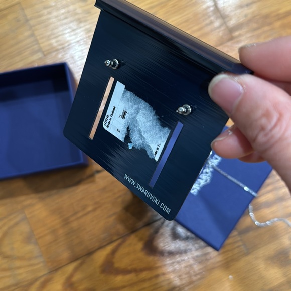 Swarovski earring and necklace set - Picture 4 of 7